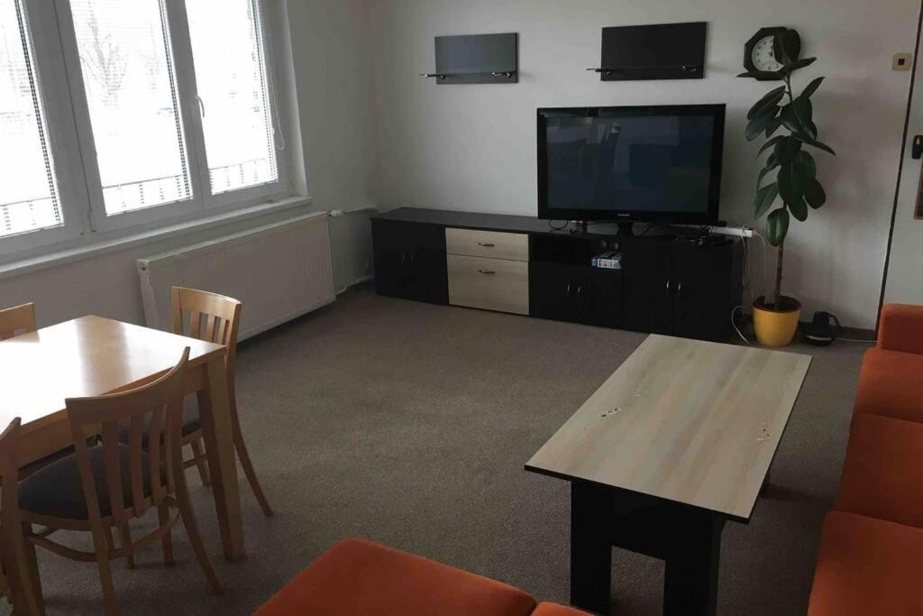 Family Apartment With Garden And Parking Spot Ceske Budejovice Exteriér fotografie